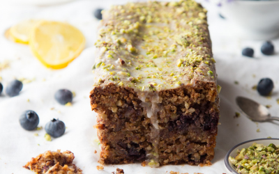 DIETA IMUPRO. PRĂJITURĂ CU MIGDALE, AFINE ȘI GLAZURĂ DE LĂMÂIE