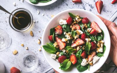 DIETA IMUPRO. Salate cu legume și fructe. Trei rețete rapide cu beneficii multiple pentru sănătate